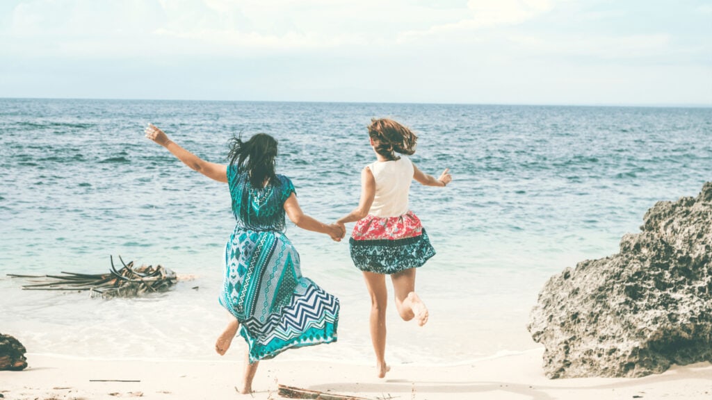 7 Tips to Be Happy in Life .Build Strong Relationships
